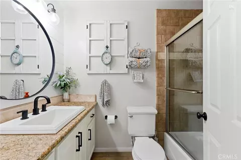 Bath - 27803 Rainbow Ln, Highland, CA 92346 photo 5 of 6