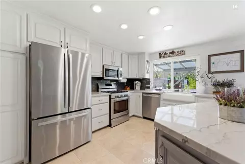 Kitchen - 27803 Rainbow Ln, Highland, CA 92346 photo 3 of 7