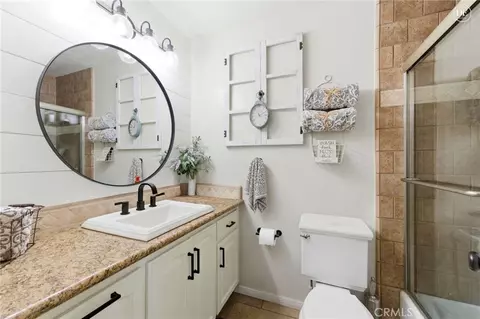 Bath - 27803 Rainbow Ln, Highland, CA 92346 photo 4 of 6