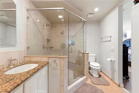 Bath - 27803 Rainbow Ln, Highland, CA 92346 photo 1 of 6