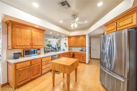 Kitchen - 35102 Persimmon, Yucaipa, CA 92399 photo 3 of 7