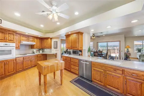 Kitchen - 35102 Persimmon, Yucaipa, CA 92399 photo 5 of 7