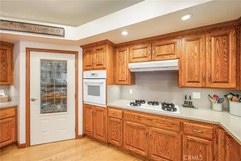 Kitchen - 35102 Persimmon, Yucaipa, CA 92399 photo 4 of 7
