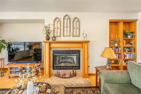 Living - 35102 Persimmon, Yucaipa, CA 92399 photo 3 of 6