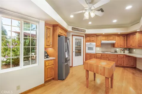 Kitchen - 35102 Persimmon, Yucaipa, CA 92399 photo 6 of 7