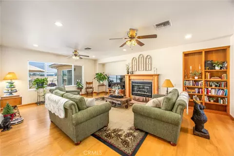 Living - 35102 Persimmon, Yucaipa, CA 92399 photo 2 of 6