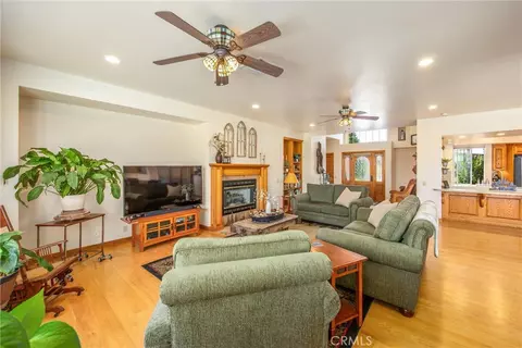 Living - 35102 Persimmon, Yucaipa, CA 92399 photo 5 of 6