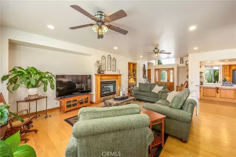 Living - 35102 Persimmon, Yucaipa, CA 92399 photo 5 of 6