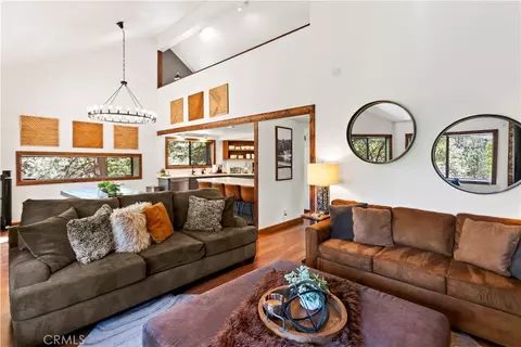 Living - 26561 Thunderbird, Lake Arrowhead, CA 92352 photo 2 of 5