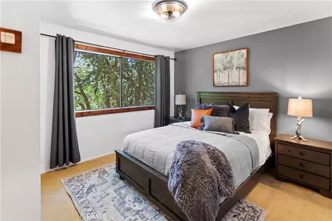 Bedroom - 26561 Thunderbird, Lake Arrowhead, CA 92352 photo 9 of 12