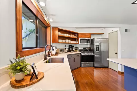 Kitchen - 26561 Thunderbird, Lake Arrowhead, CA 92352 photo 3 of 8