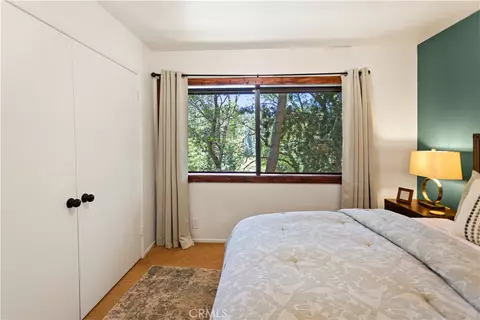Bedroom - 26561 Thunderbird, Lake Arrowhead, CA 92352 photo 6 of 12