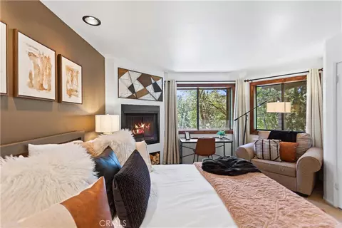 Bedroom - 26561 Thunderbird, Lake Arrowhead, CA 92352 photo 2 of 12