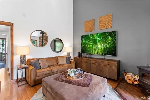 Living - 26561 Thunderbird, Lake Arrowhead, CA 92352 photo 4 of 5