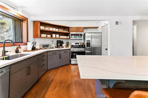 Kitchen - 26561 Thunderbird, Lake Arrowhead, CA 92352 photo 5 of 8