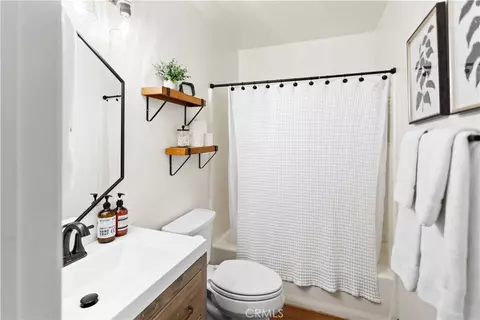 Bath - 26561 Thunderbird, Lake Arrowhead, CA 92352 photo 5 of 6