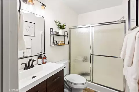 Bath - 26561 Thunderbird, Lake Arrowhead, CA 92352 photo 1 of 6