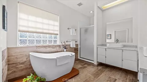 Bath - 6976 Cataba, Oak Hills, CA 92344 photo 1 of 3
