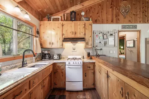 Kitchen - 40203 Dream, Big Bear Lake, CA 92315 photo 2 of 4