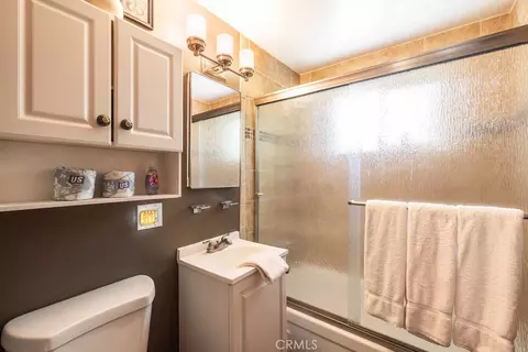 Bath - 40203 Dream, Big Bear Lake, CA 92315 photo 1 of 2