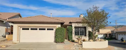 768 Moonlight Ct, Banning, CA 92220