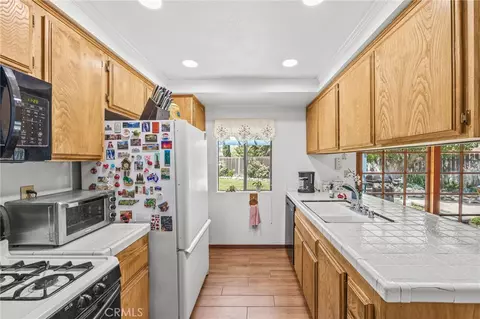 Kitchen - 1171 Canyon View Ln, Colton, CA 92324 photo 2 of 5