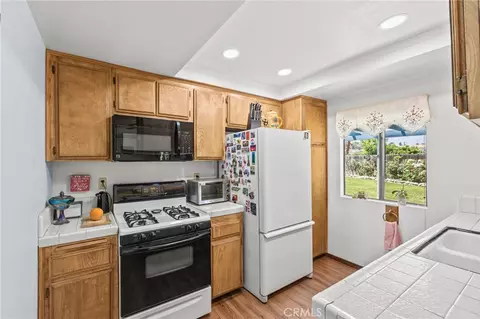 Kitchen - 1171 Canyon View Ln, Colton, CA 92324 photo 5 of 5