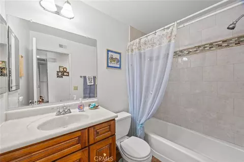 Bath - 1171 Canyon View Ln, Colton, CA 92324 photo 1 of 2