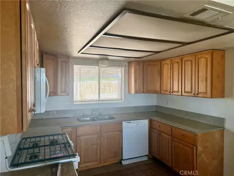 Kitchen - 18393 Mojave, Hesperia, CA 92345 photo 2 of 2