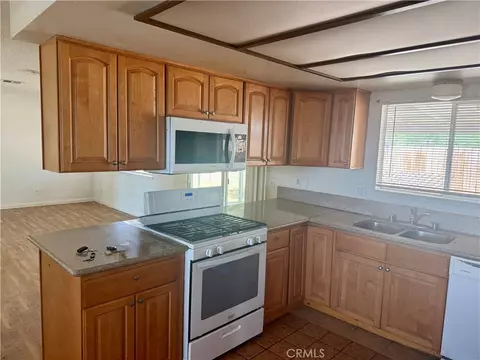 Kitchen - 18393 Mojave, Hesperia, CA 92345 photo 1 of 2