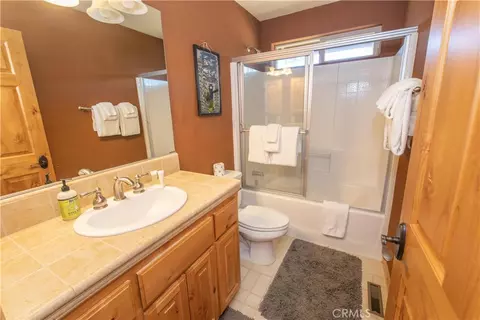Bath - 301 Starlight, Big Bear Lake, CA 92315 photo 5 of 6