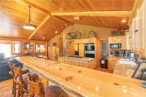 Kitchen - 301 Starlight, Big Bear Lake, CA 92315 photo 3 of 4