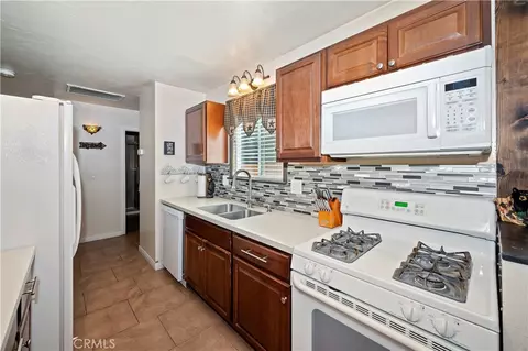 Kitchen - 619 Elysian, Big Bear City, CA 92314 photo 2 of 4