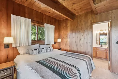 Bedroom - 26565 Kings Ct, Lake Arrowhead, CA 92352 photo 5 of 5
