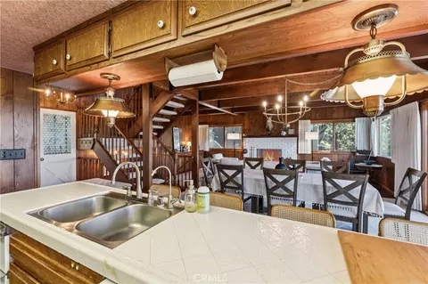 Kitchen - 26565 Kings Ct, Lake Arrowhead, CA 92352 photo 4 of 5