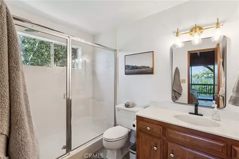 Bath - 26565 Kings Ct, Lake Arrowhead, CA 92352 photo 4 of 4