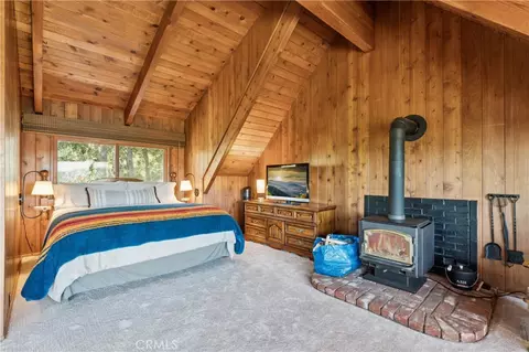 Bedroom - 26565 Kings Ct, Lake Arrowhead, CA 92352 photo 1 of 5