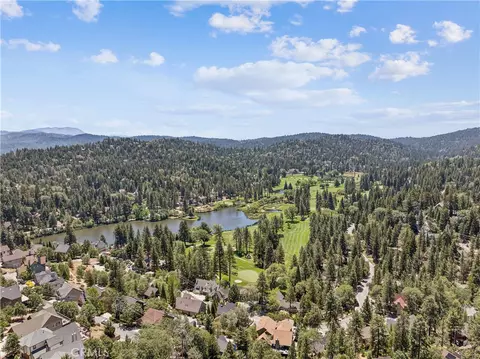 View/Area - 26565 Kings Ct, Lake Arrowhead, CA 92352 photo 6 of 7