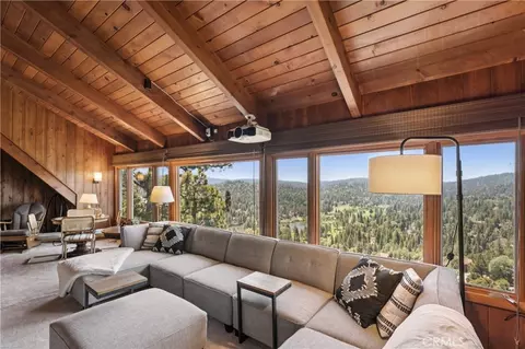 Living - 26565 Kings Ct, Lake Arrowhead, CA 92352 photo 4 of 5