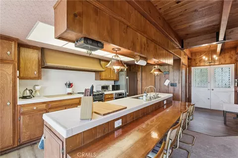 Kitchen - 26565 Kings Ct, Lake Arrowhead, CA 92352 photo 5 of 5