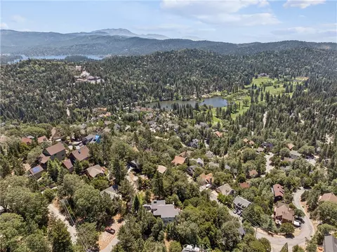 View/Area - 26565 Kings Ct, Lake Arrowhead, CA 92352 photo 7 of 7