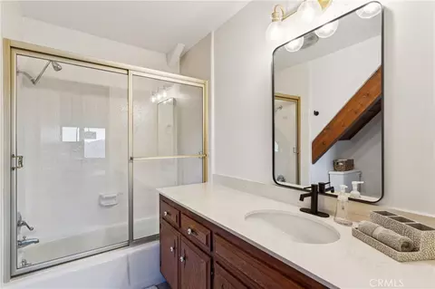 Bath - 26565 Kings Ct, Lake Arrowhead, CA 92352 photo 2 of 4