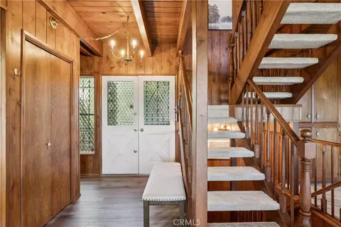 Entry Way - 26565 Kings Ct, Lake Arrowhead, CA 92352 photo 2 of 4
