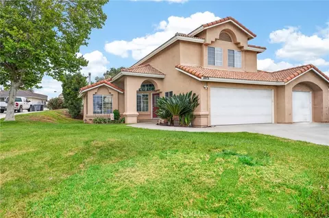 1075 Hillcrest Ct, Calimesa, CA 92320
