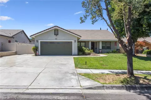 Exterior - 35653 Oak Crk, Yucaipa, CA 92399 photo 5 of 15