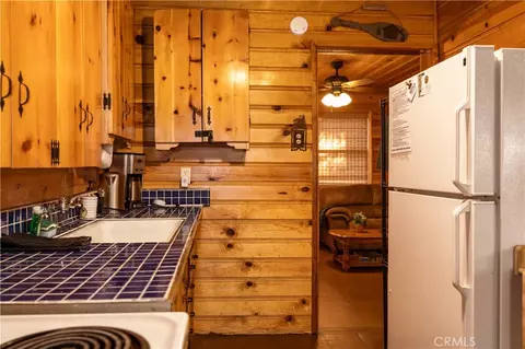 Kitchen - 796 Silver Tip Dr, Big Bear Lake, CA 92315 photo 2 of 5