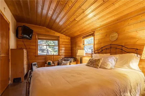 Bedroom - 796 Silver Tip Dr, Big Bear Lake, CA 92315 photo 1 of 6