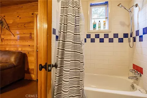 Bath - 796 Silver Tip Dr, Big Bear Lake, CA 92315 photo 2 of 3