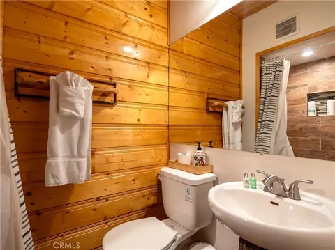 Bath - 796 Silver Tip Dr, Big Bear Lake, CA 92315 photo 1 of 3