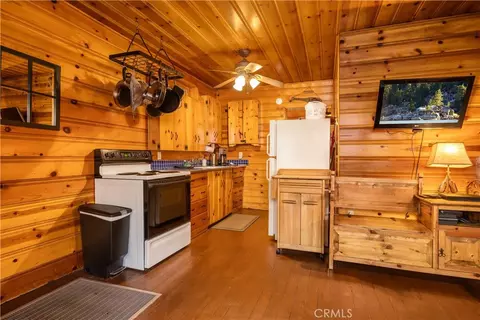 Kitchen - 796 Silver Tip Dr, Big Bear Lake, CA 92315 photo 5 of 5
